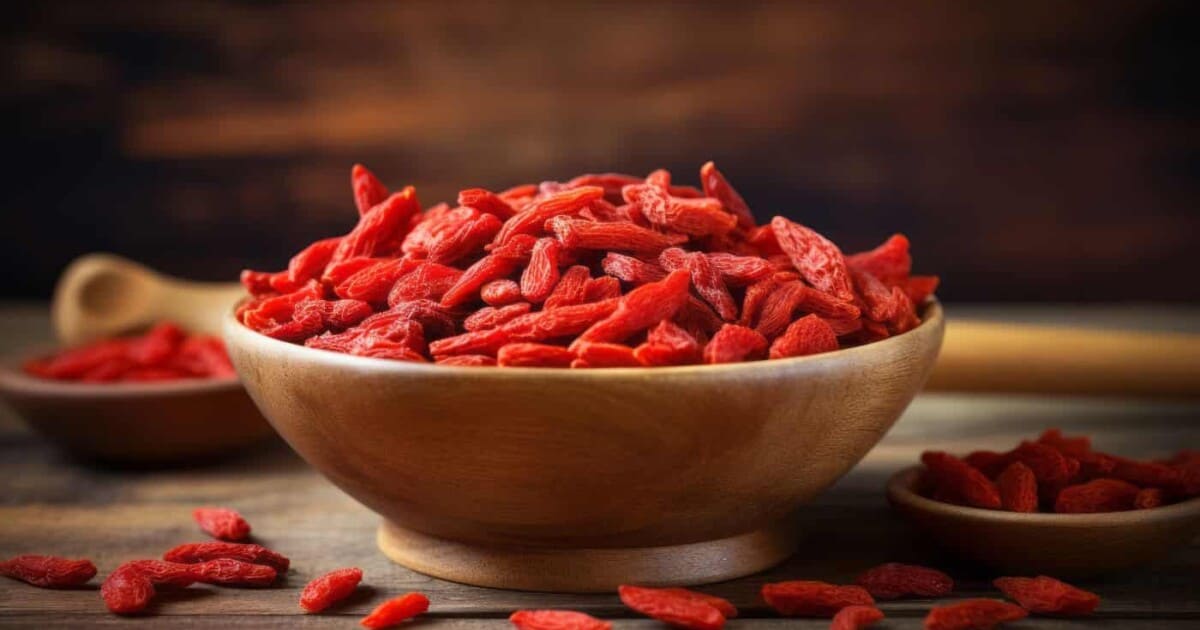 Baie de Goji : 11 bienfaits et 2 dangers de cette plante du bonheur