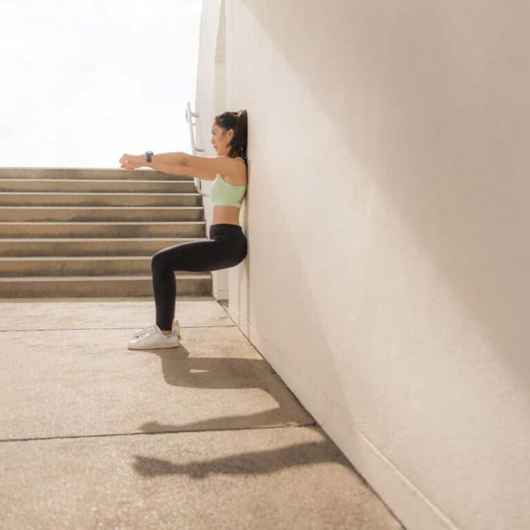 Pilates au mur 7 exercices simples et efficaces bioaddict.fr