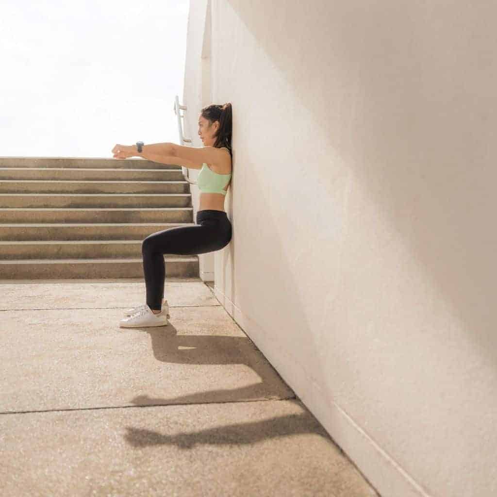chaise contre le mur exercice pilates au mur