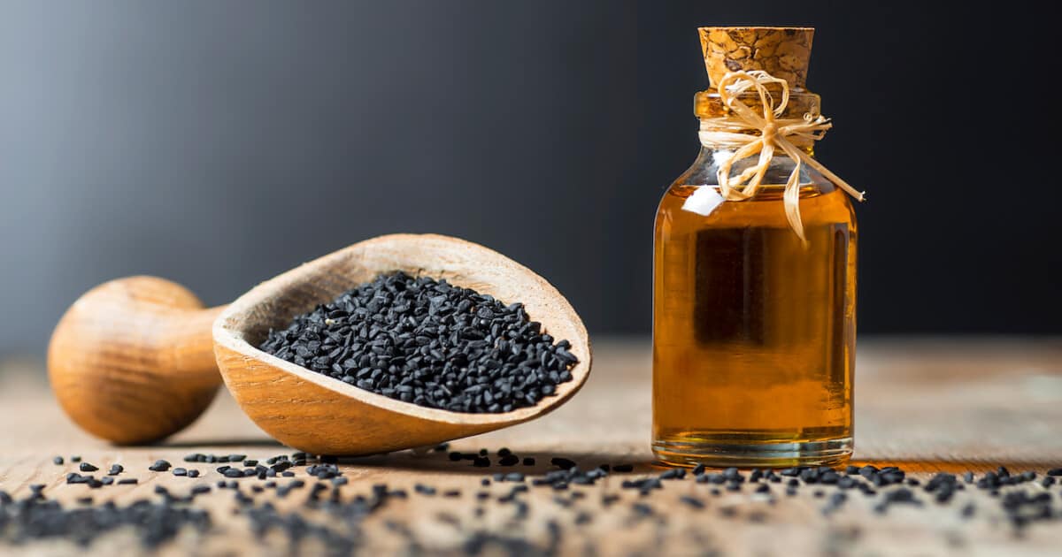 bouteille en verre d'huile de nigelle